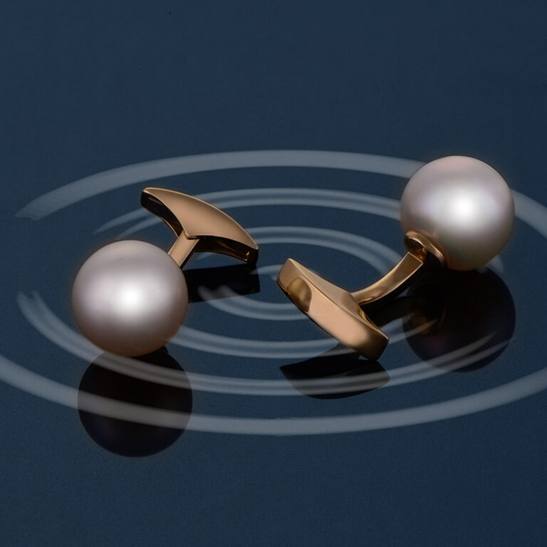 Perlen-Ohrringe als stilvolle Werbefotografie